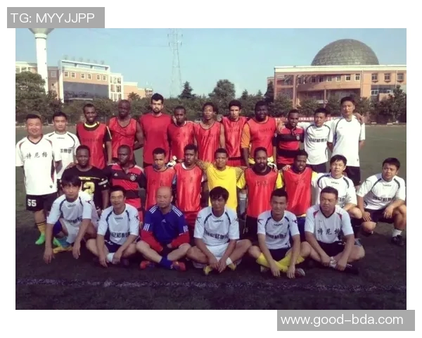 足球明星的平民生活照揭示他们不为人知的真实一面与奋斗历程