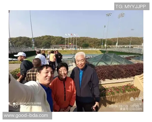 南京网球队的默契配合揭秘：网球场上的团队精神与战术分析